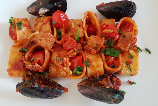 Calamarata pasta with swordfish and mussels