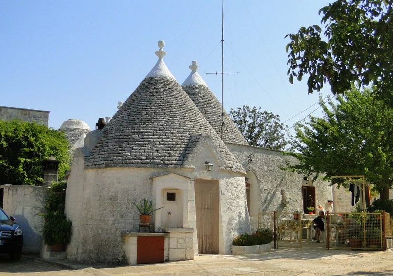 Puglia Trulli houses Alberobello