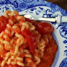 Long fusilli with roasted pepper sauce