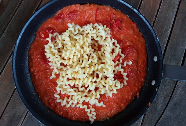 Long fusilli with roasted pepper sauce