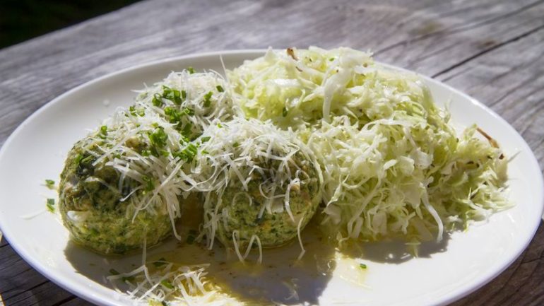 canederli with cabbage