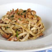 Schüttelbrot Tagliatelle with chanterelle mushrooms and speck