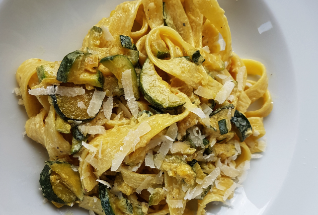 pasta with saffron and zucchini