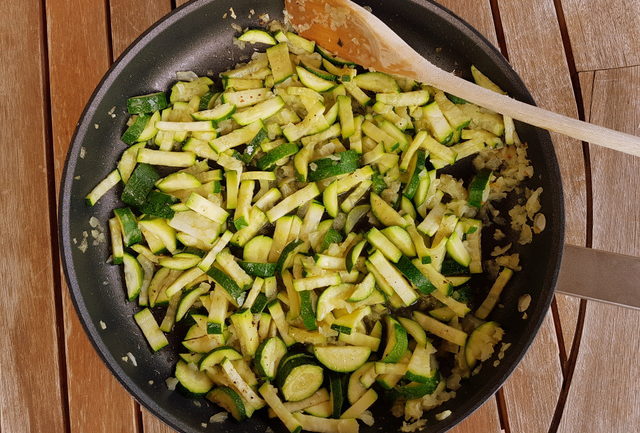 pasta with saffron and zucchini