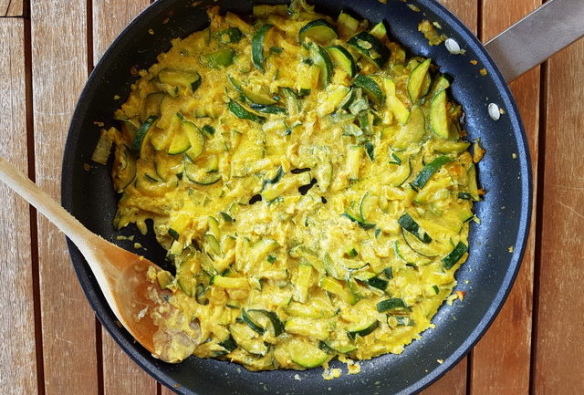 pasta with saffron and zucchini