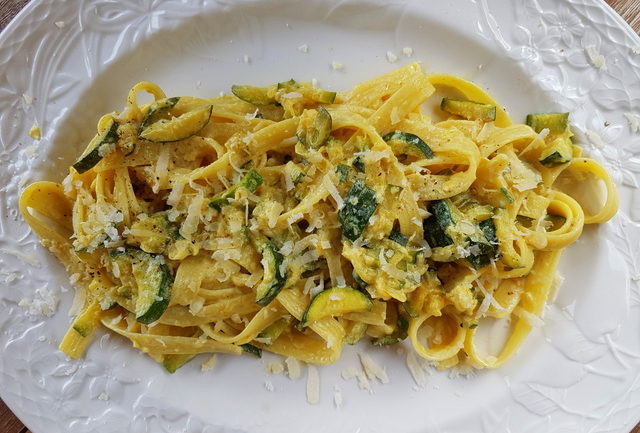 pasta with saffron and zucchini