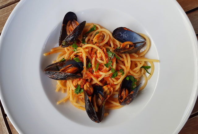 seafood pasta recipes spaghetti with mussels alla Tarantina