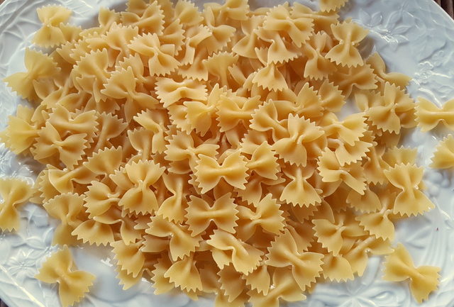 farfalle pasta -bow tie pasta