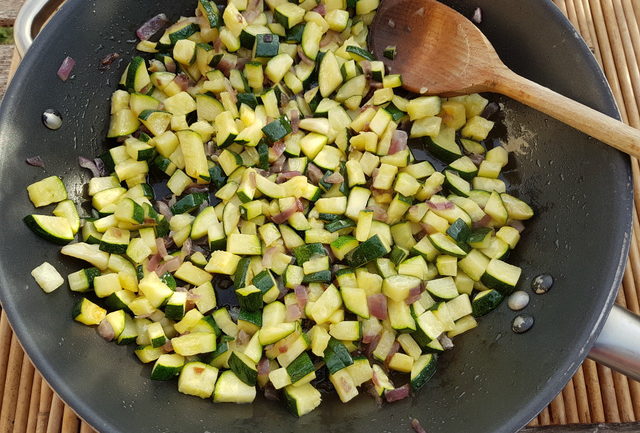 Baked pasta with pumpkin and zucchini 