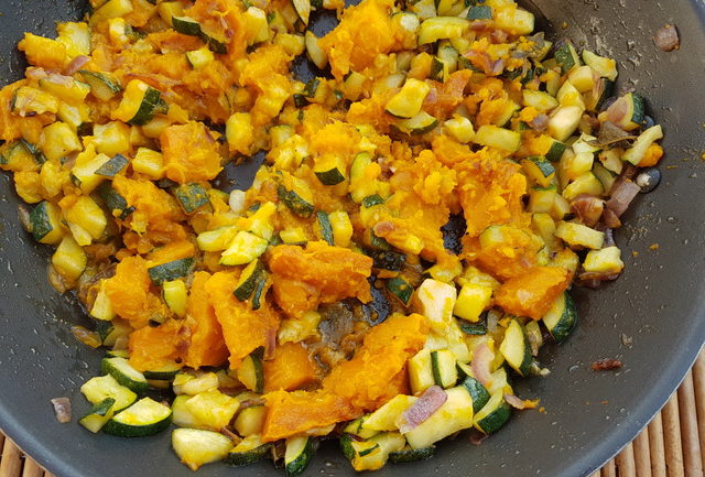 Baked pasta with pumpkin and zucchini 