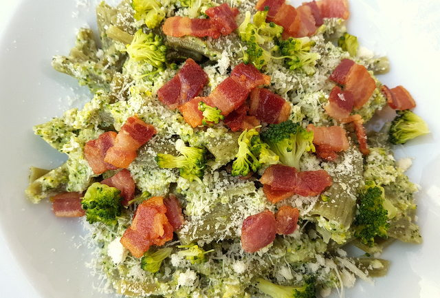 Rigatoni pasta with broccoli cream & pancetta