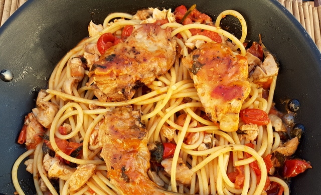 Bucatini pasta with rabbit Ischia