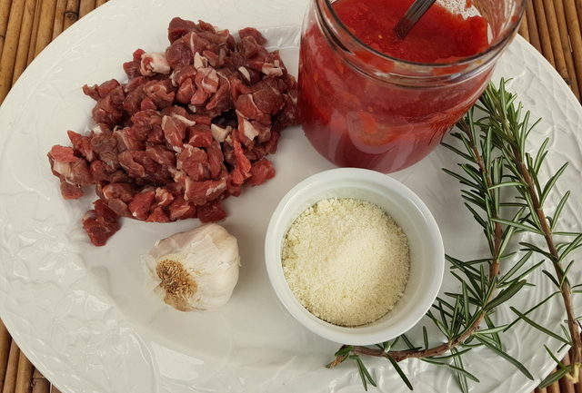 Fusilli pasta with lamb ragu from Molise 