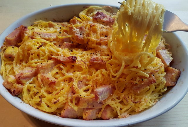 tagliolini au gratin with ham