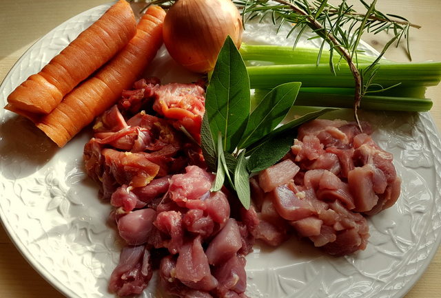 Bigoli pasta with farmyard ragu (di corte)