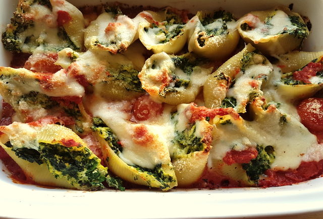 Conchiglioni pasta shells with spinach and ricotta