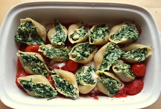 Conchiglioni pasta shells with spinach and ricotta 