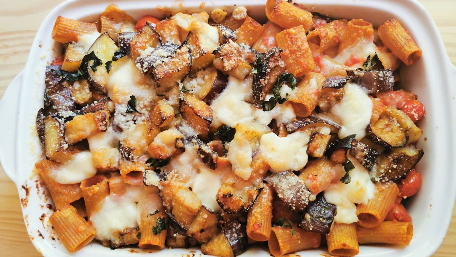 Baked whole wheat pasta with eggplant.