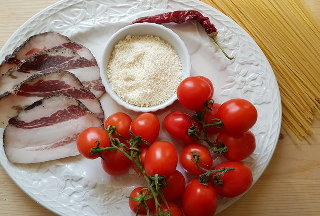 ingredients for Bucatini or Spaghetti Amatriciana 