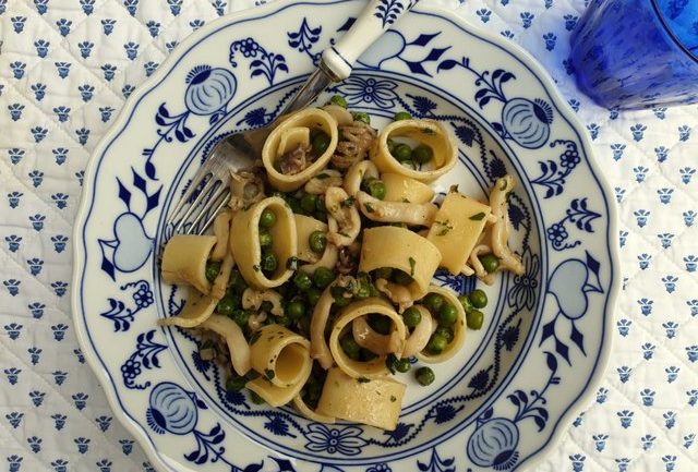 Calamarata pasta with stewed cuttlefish and peas 