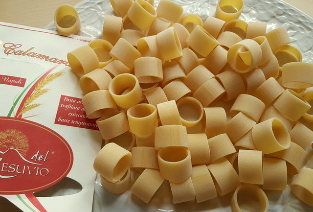 uncooked calamarata pasta made by Le Gemme del Vesuvio