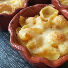 Cheesy conchiglie pasta al forno (baked pasta shells).