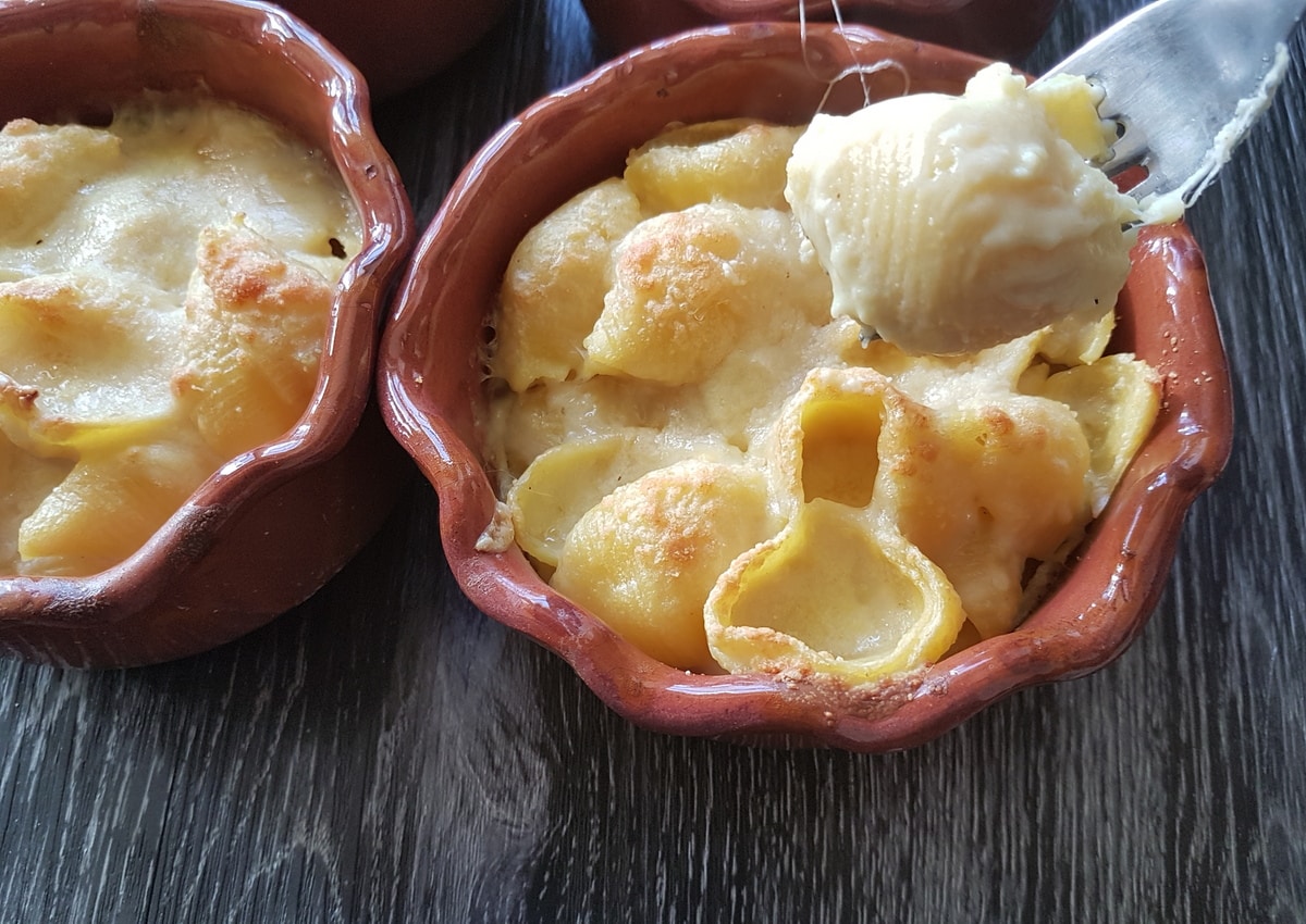 Cheesy conchiglie al forno (baked pasta shells)