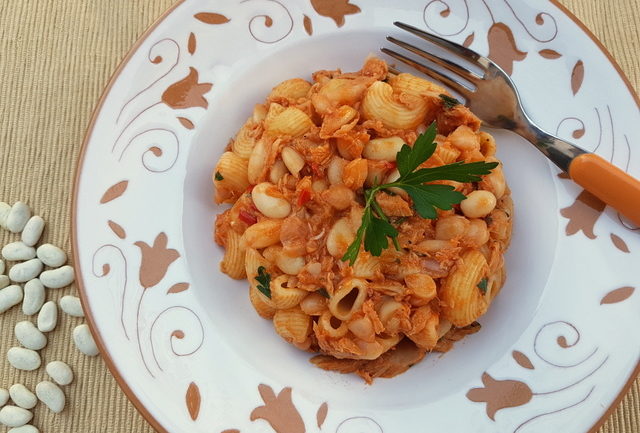 Chifferi elbow pasta with cannellini beans and tuna