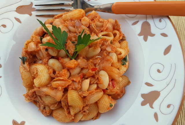 Chifferi elbow pasta with cannellini beans and tuna 