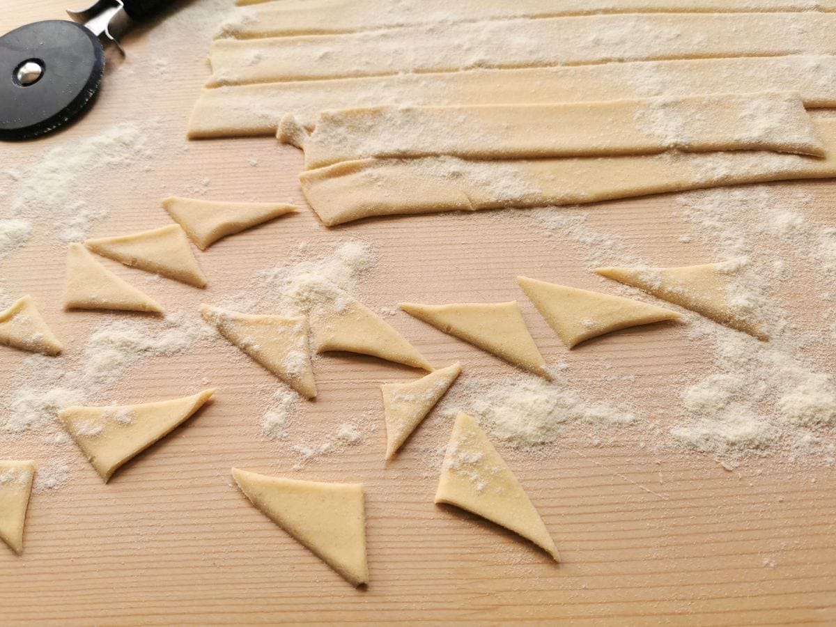 Corn and Wheat Flour Pasta Triangles with Pancetta. The Pasta Project
