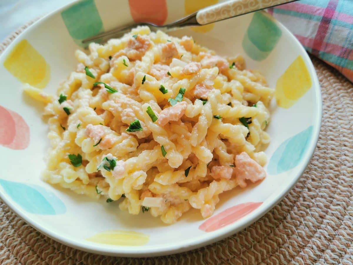Creamy smoked salmon pasta recipe.