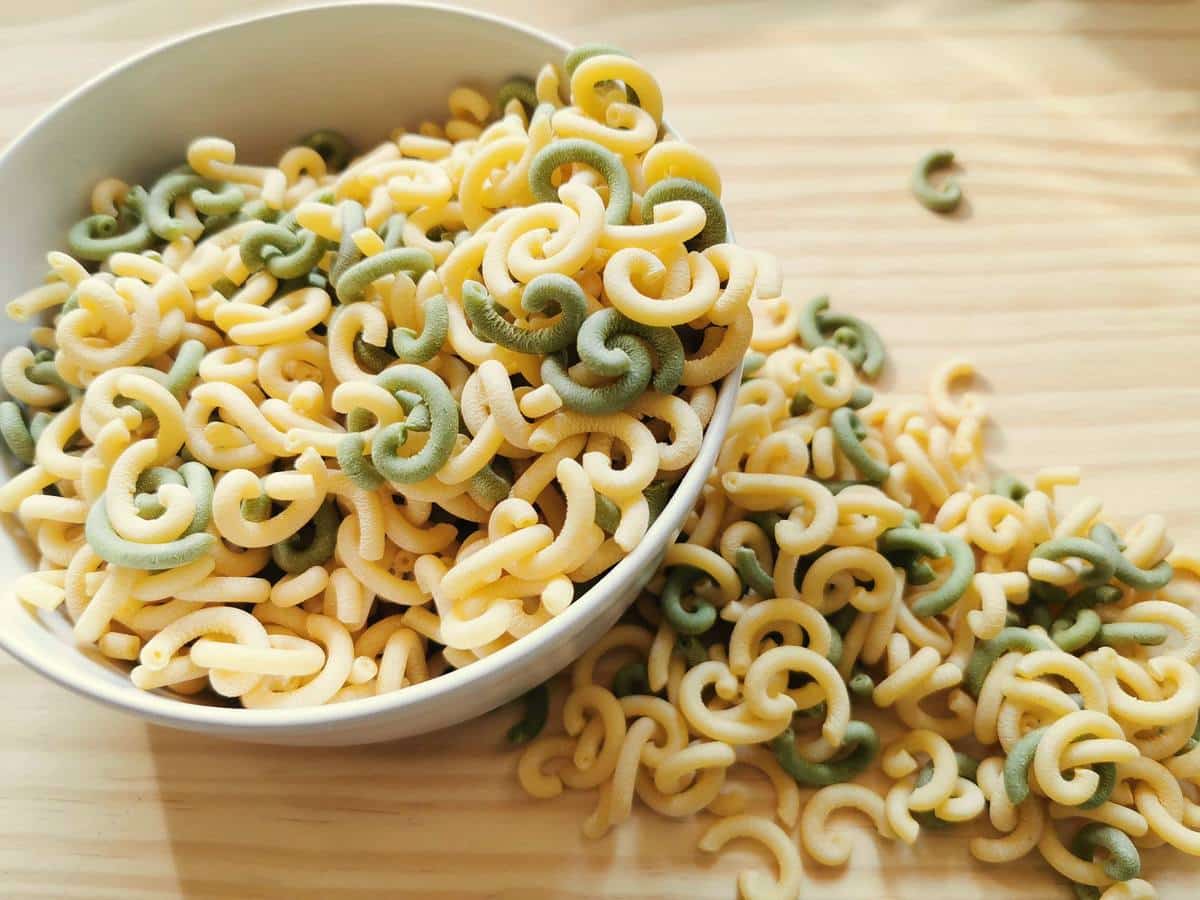 https://www.the-pasta-project.com/wp-content/uploads/Dried-green-and-natural-gramigna.jpg