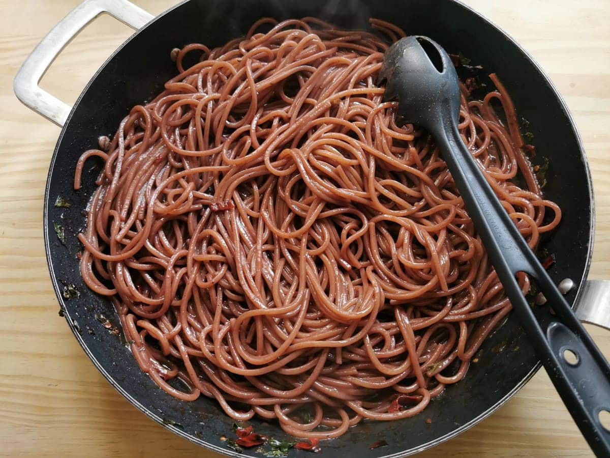 Ready drunken spaghetti in skillet.