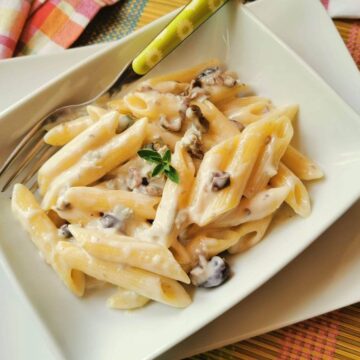 Easy Gorgonzola Pasta with Olives alla Cenere