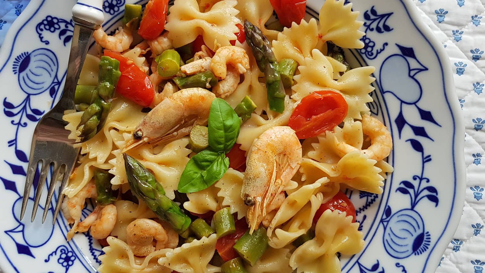 Easy Italian shrimp and asparagus pasta.