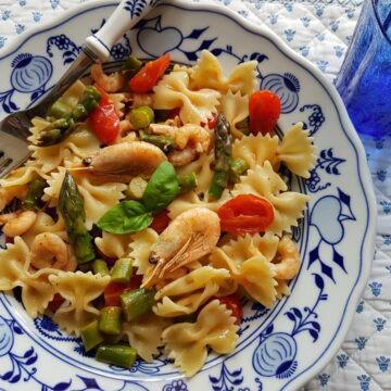 Easy Italian shrimp and asparagus pasta.