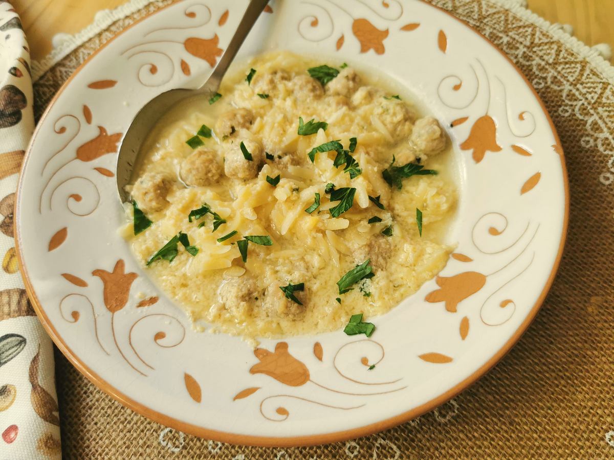 Easy Sicilian meatball soup with pastina (minestra di badduzze).