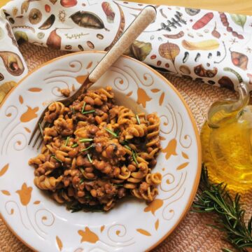 Easy high protein pasta recipe with Trasimeno beans.
