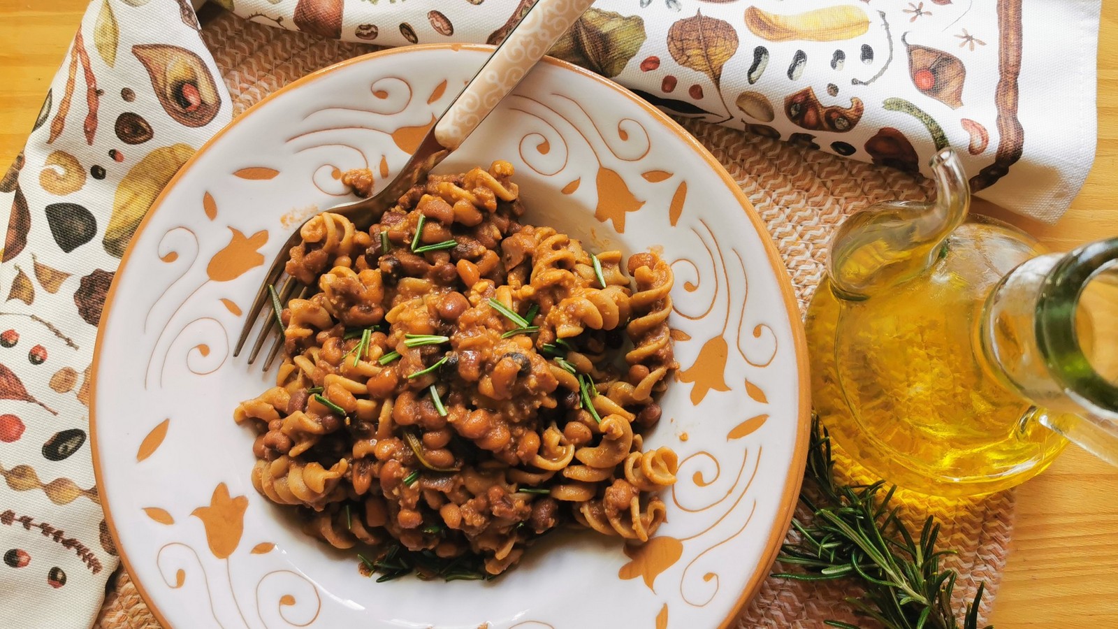 Easy high protein pasta recipe with Trasimeno beans.