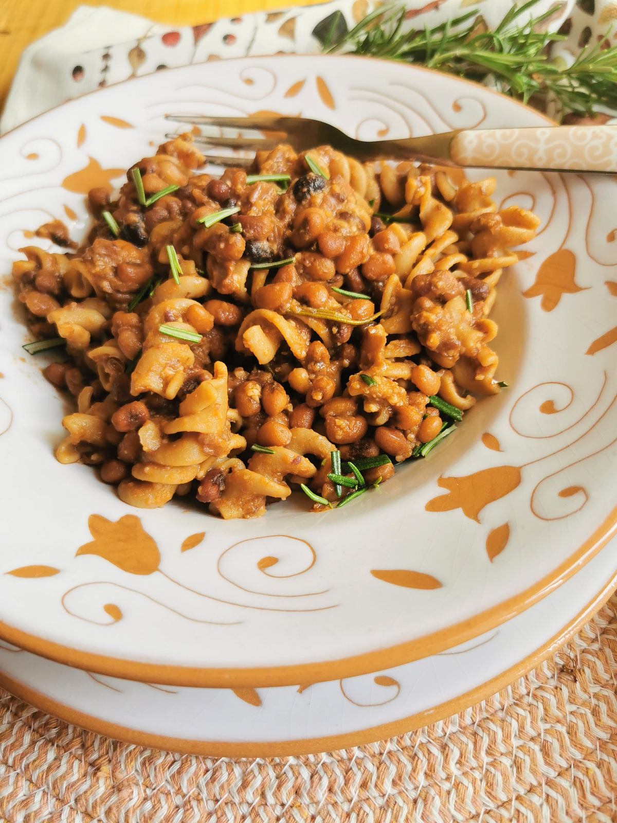 Easy high protein pasta recipe with Trasimeno beans.