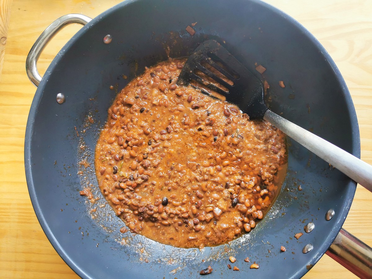Ready Trasimeno bean sauce in deep frying pan.