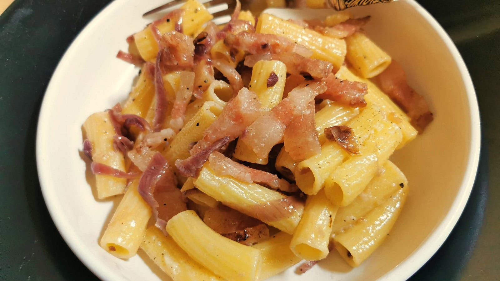 Easy red onion rigatoni pasta with guanciale.
