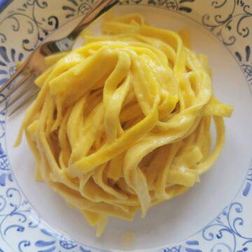 Easy saffron, lemon and butter pasta recipe.