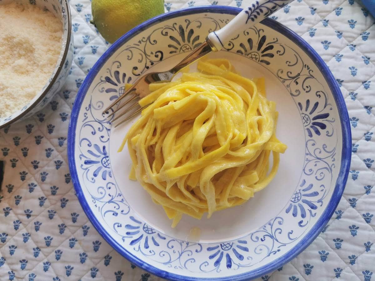 Easy saffron, lemon and butter tagliolini pasta recipe.