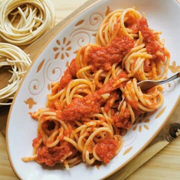 Elephant garlic pasta (pici all’aglione).