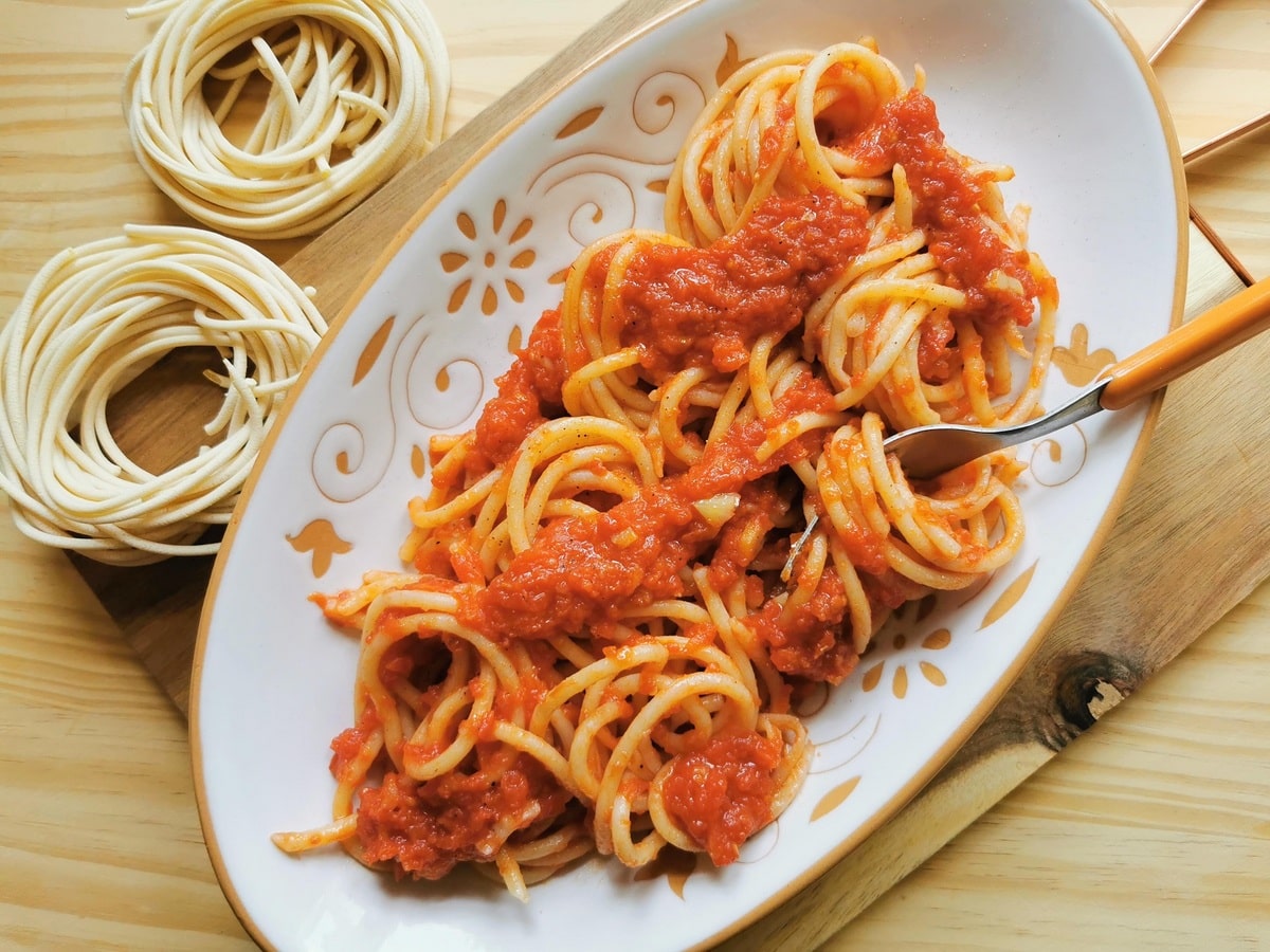 Elephant garlic pasta (pici all’aglione).