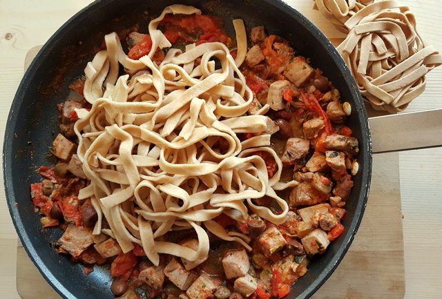 Fresh tuna pasta all'eoliana