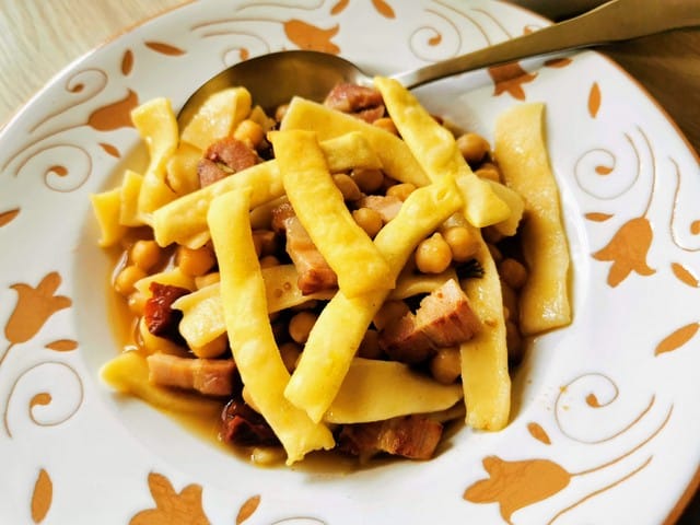 fried sagne with chickpeas