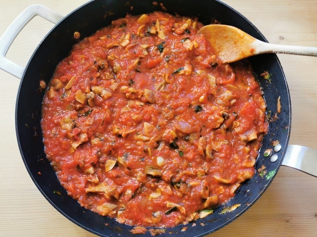 Genovese mushroom ragu (tocco de funzi)