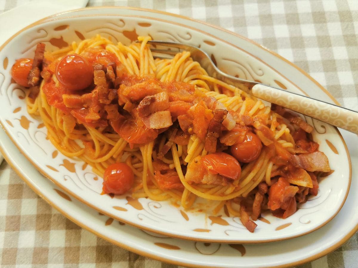 Gluten free spaghetti with pancetta and tomato sauce (col rancetto).